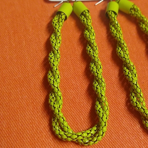 😻 3 For $15 Bright Green Snake Look Chain Dangles - Picture 3 of 4